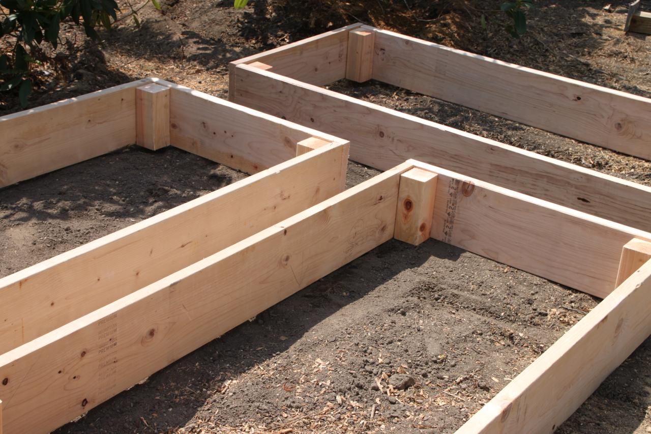 Diy raised garden bed